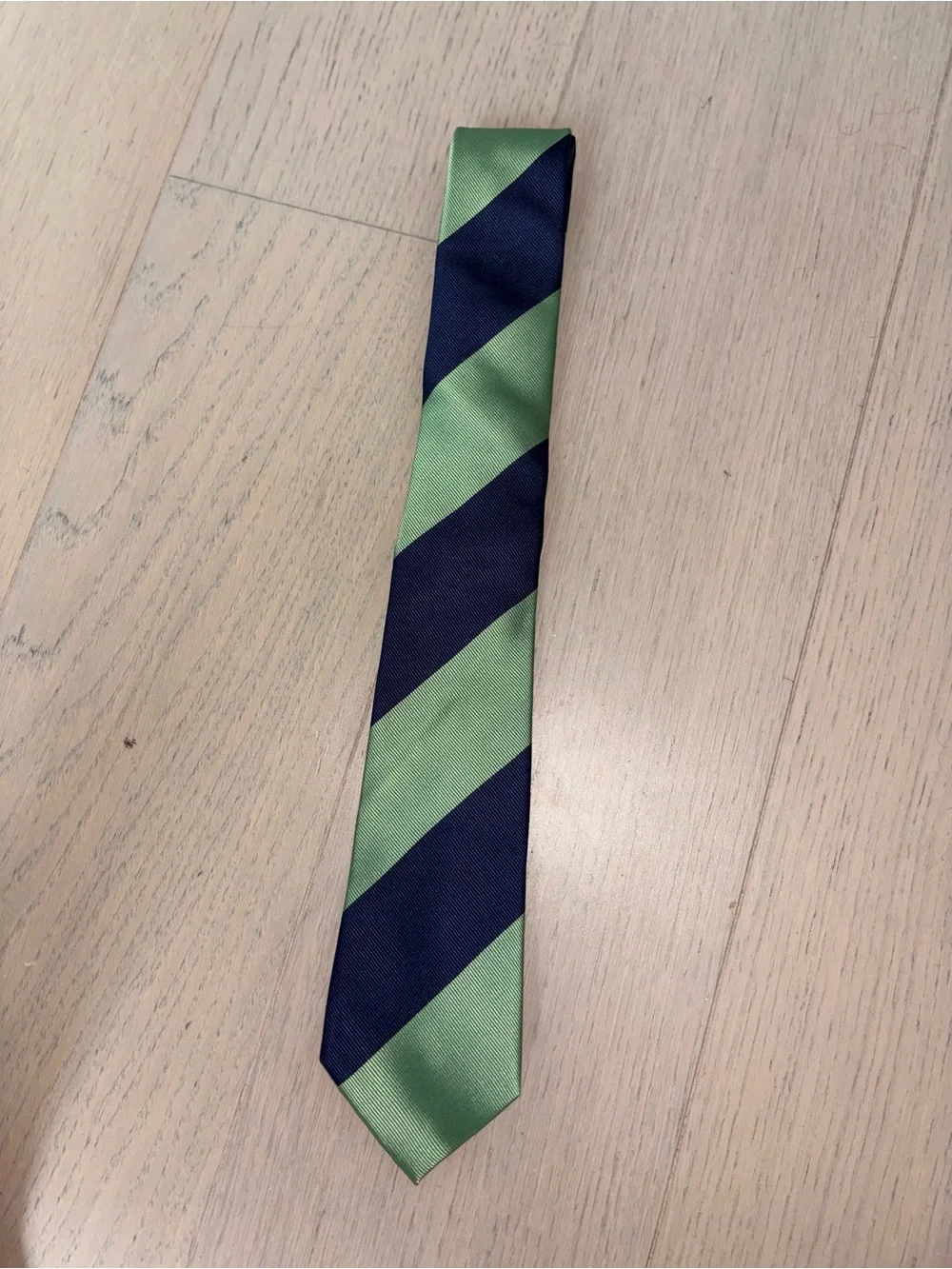 BANANA REPUBLIC Green & Navy Diagonal Stripe Men's Tie